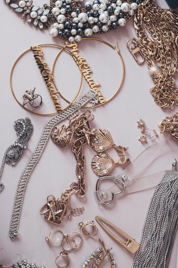 Quelles sont les règles pour mélanger avec succès les métaux dans vos bijoux ?