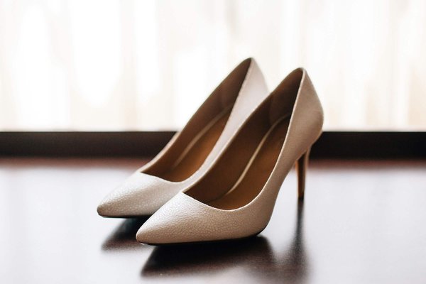 Quelles sont les meilleures astuces pour porter des talons hauts toute la journée sans inconfort ?