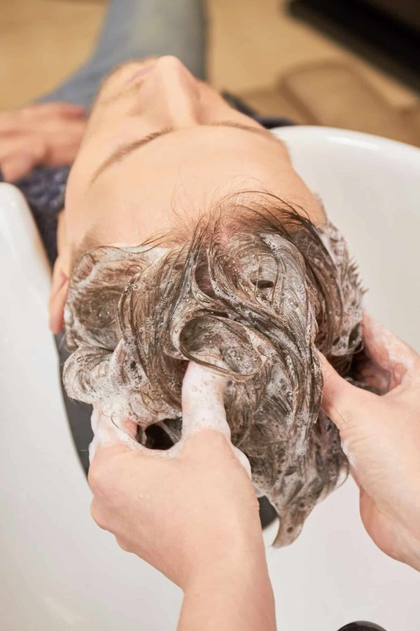 Optez pour le shampoing pour cheveux abîmés bio et retrouvez des cheveux éclatants !