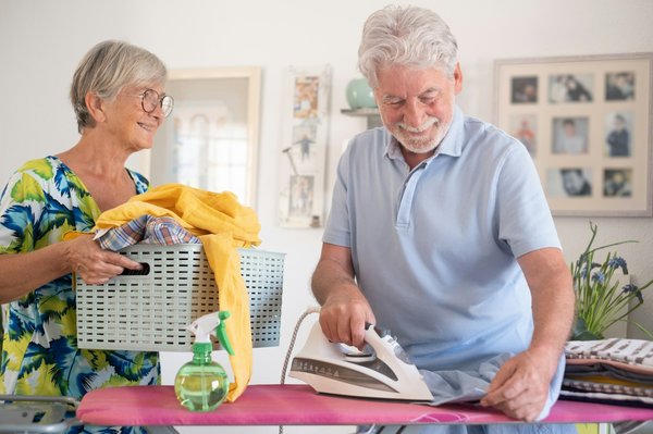 L’achat de vêtement facile à enfiler personne âgée